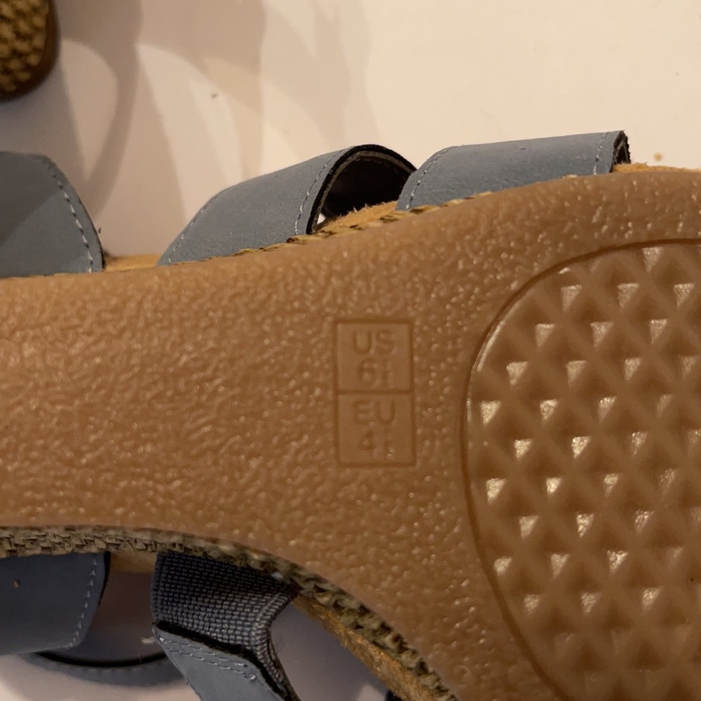 Sandal - Picture 6 of 7